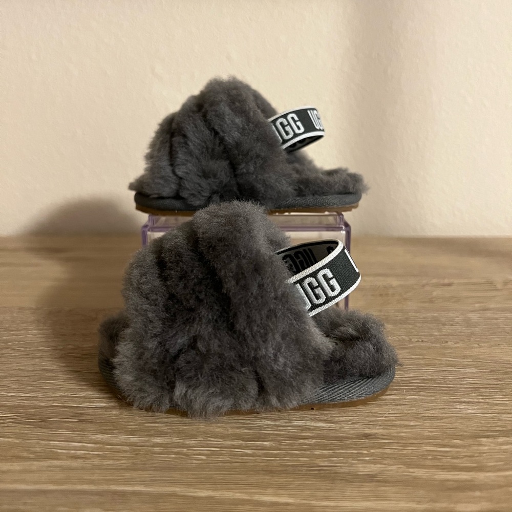 ❌SOLD❌ UGG Infant Gray “Fluff Yeah” Slides Size 6-12 Months